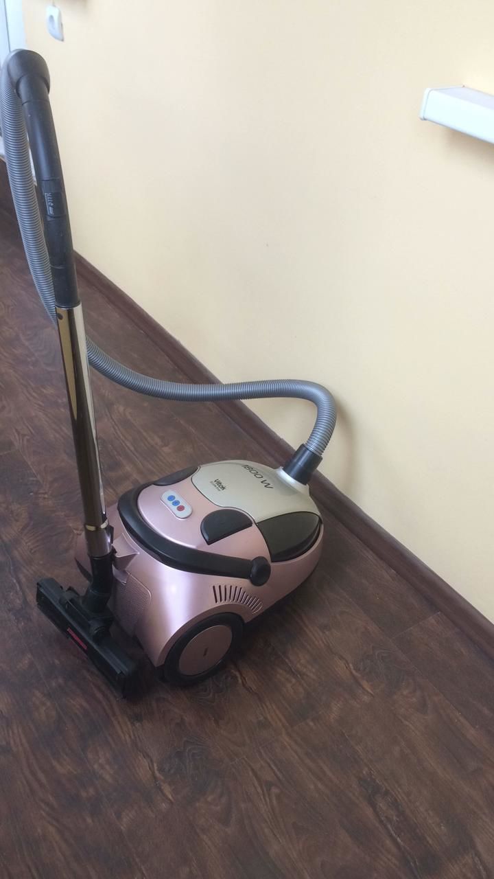 Aspirator. Пылесос с водяным фильтром Vitek VT-1831 1800W