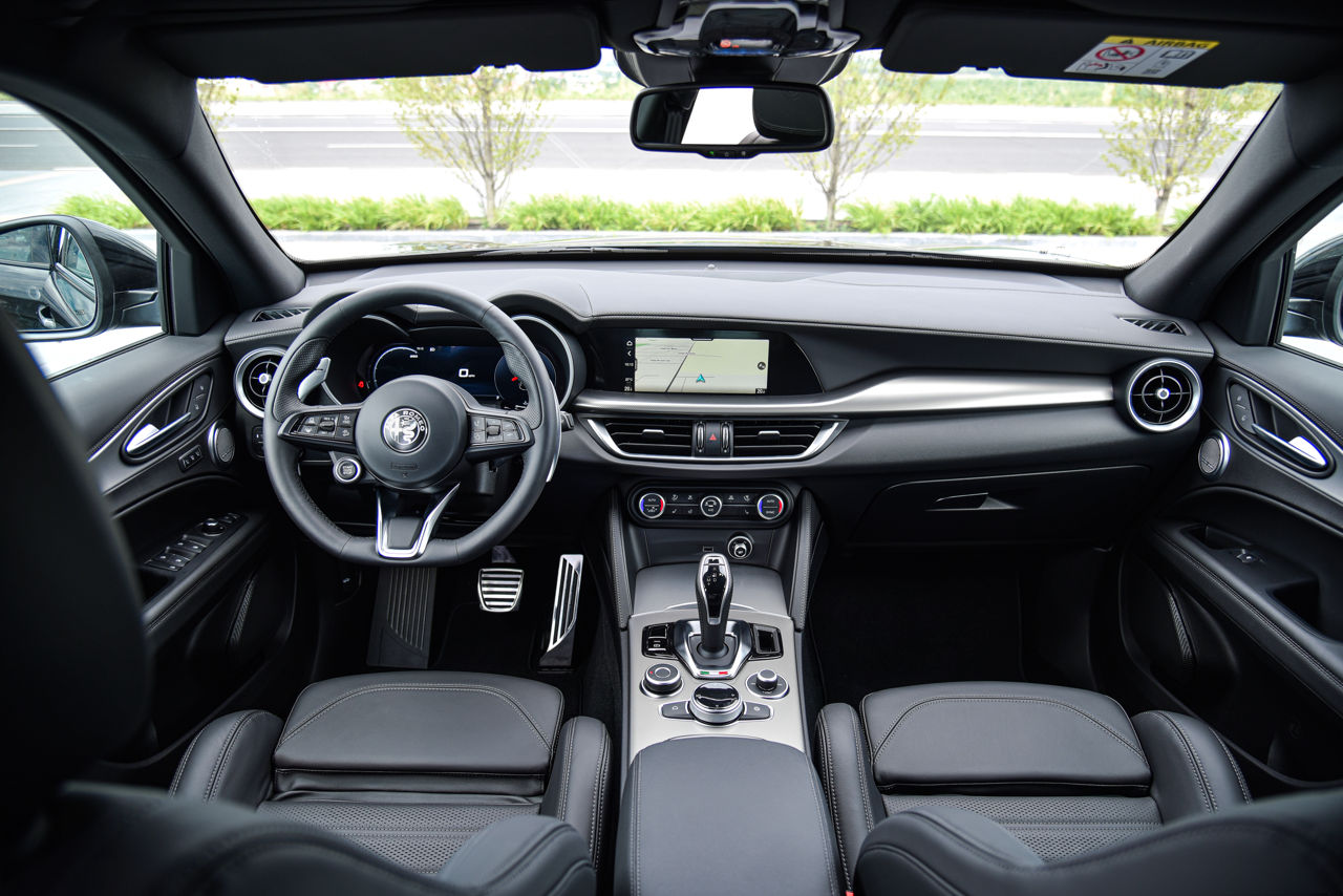 Alfa Romeo Stelvio foto 2