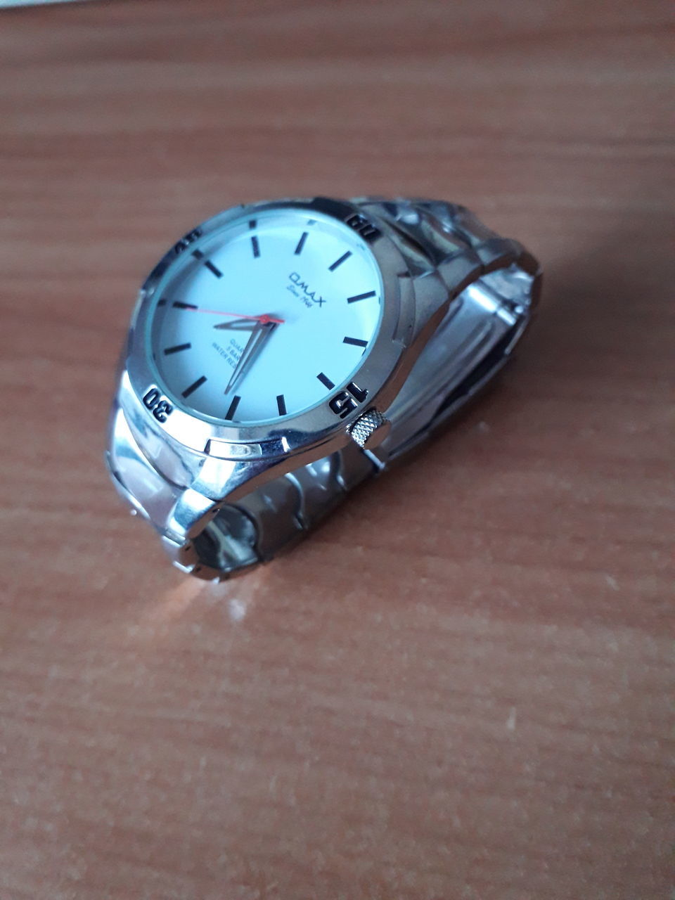 Продам швейцарские часы Omax Quartz 5 bar water resistant since 1946