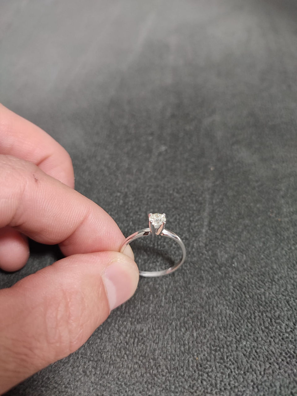 Inel cu diamant ( Aur alb).Stare ideala , are certificat , orice verificare foto 2