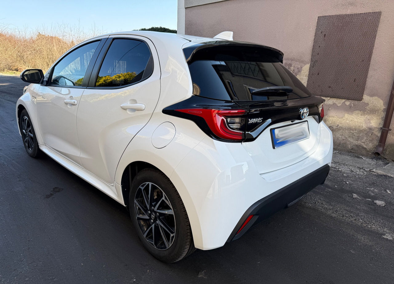 Toyota Yaris фото 10