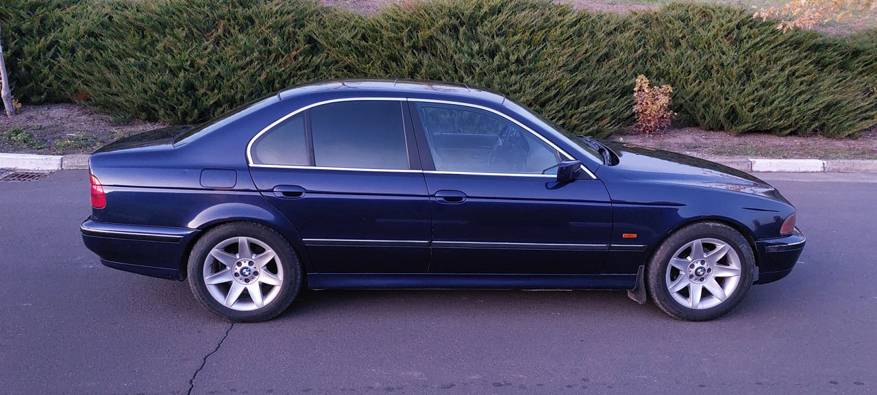 BMW 5 Series фото 3