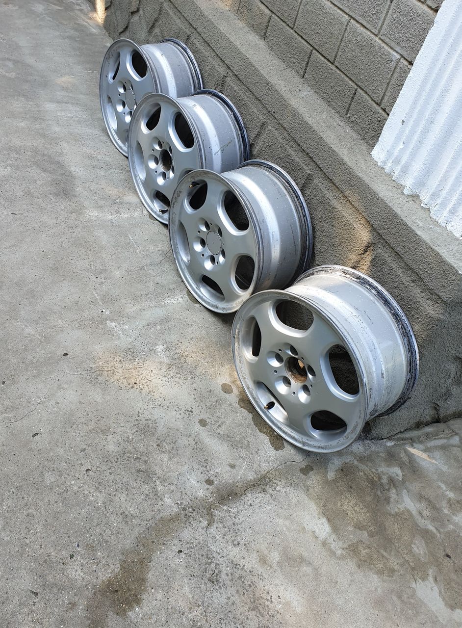 R16