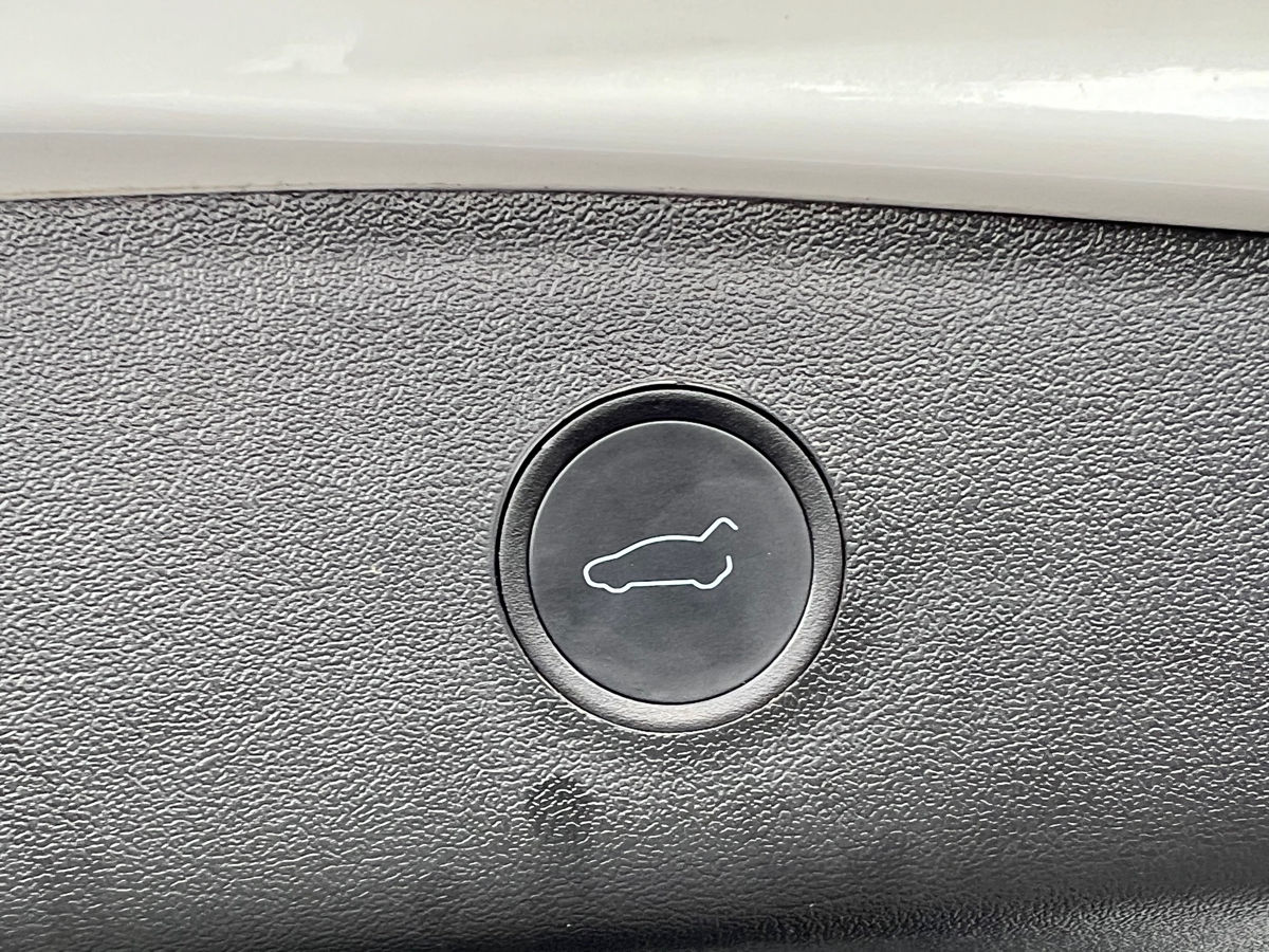 Tesla Model 3 foto 11