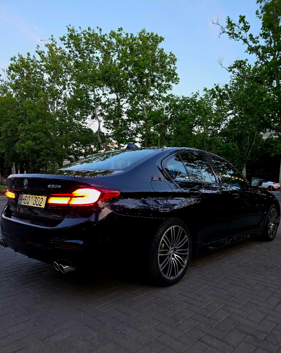 BMW 5 Series foto 3