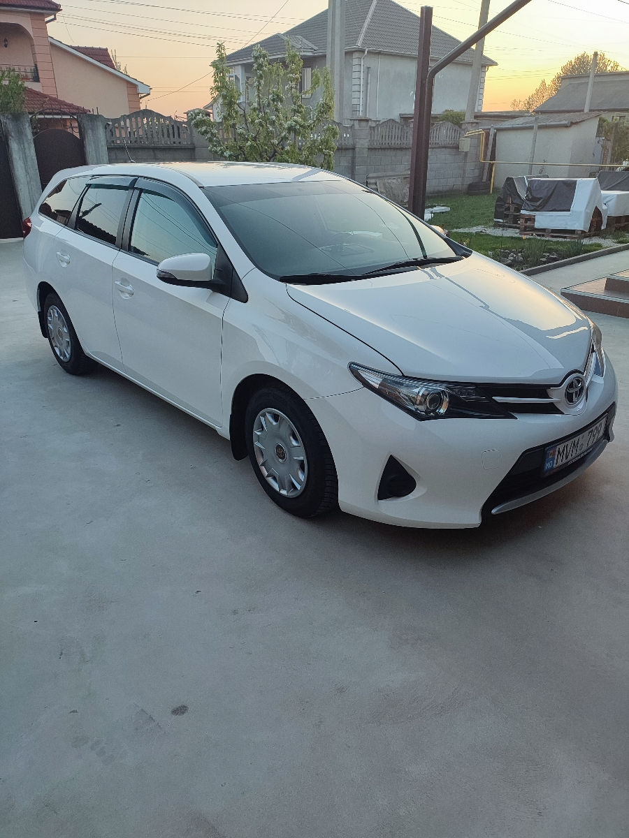 Toyota Auris foto 1