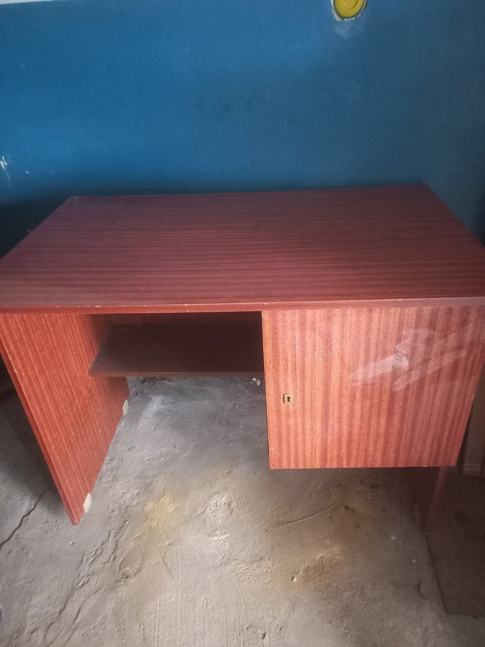 Продам стол-книжку - 500л и парту - 300л