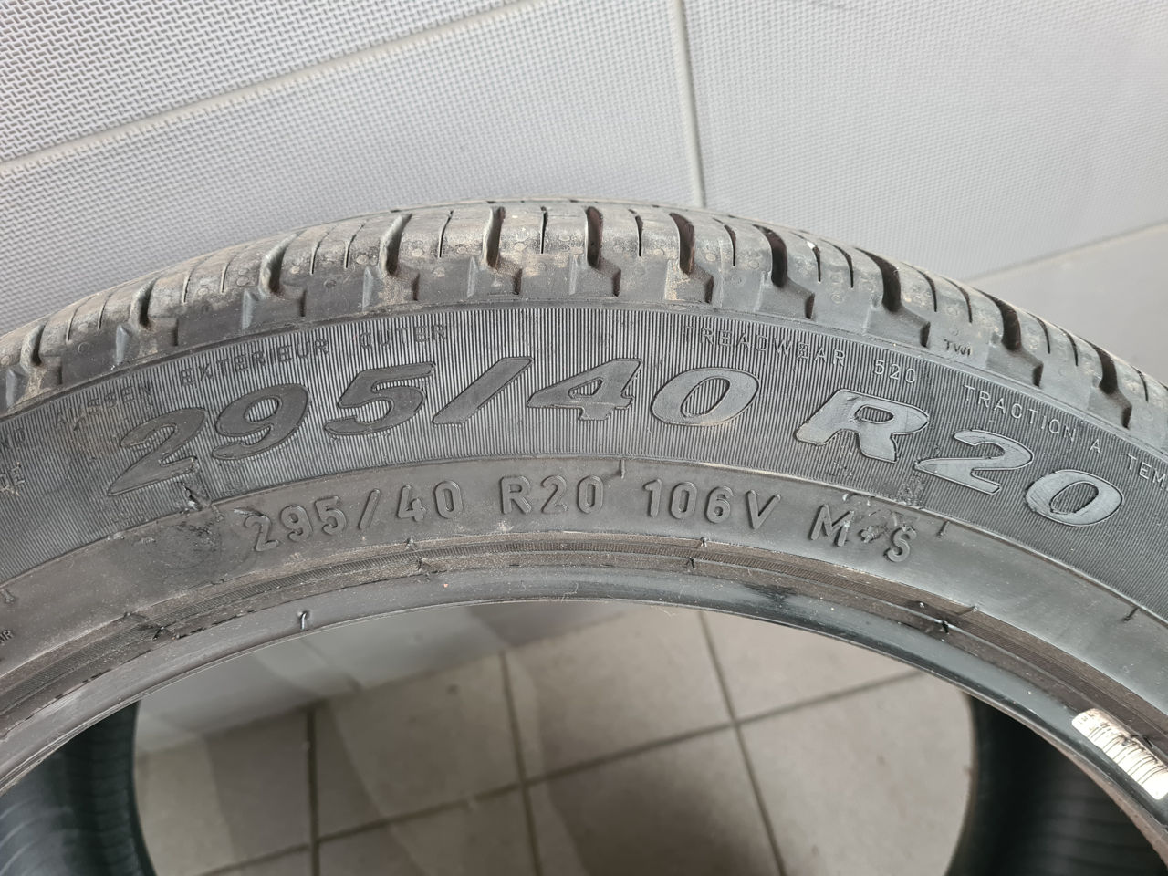 295/40 R20 Pirelli