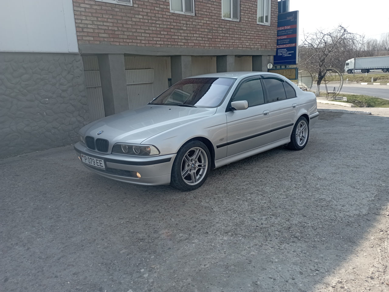 BMW 5 Series foto 5