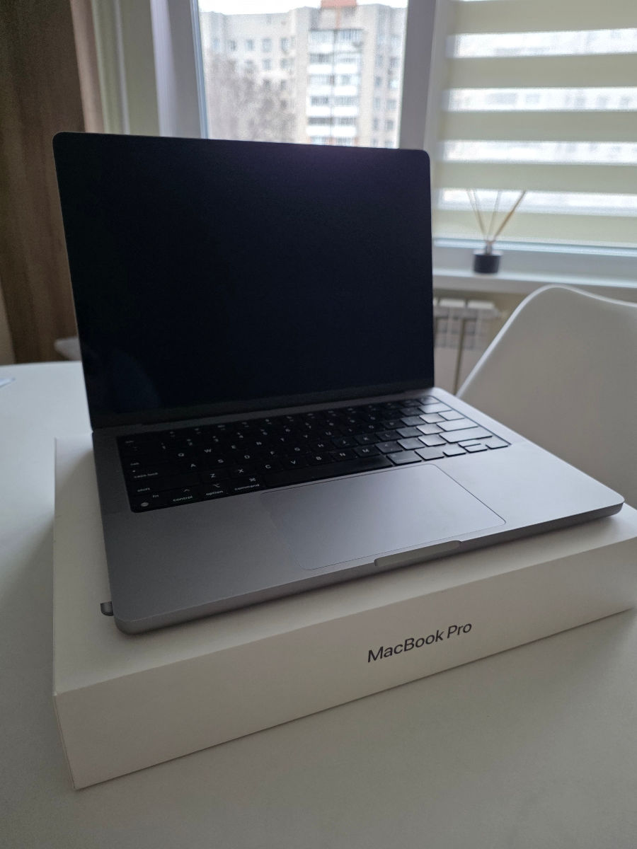 MacBook Pro 14” – Apple M1 Max / 64GB RAM / 1TB SSD