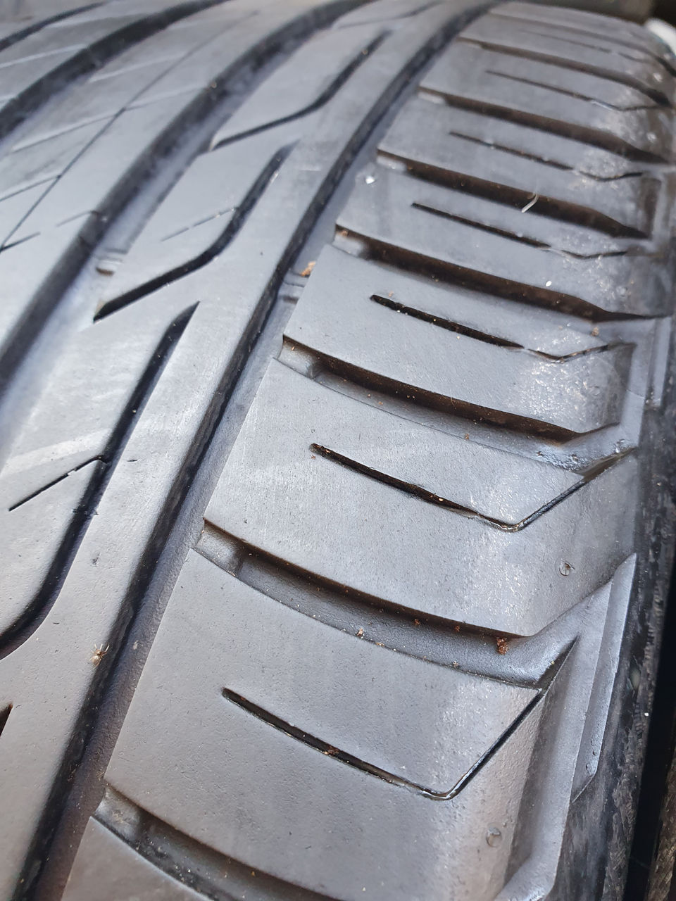 215/55/ R17- BRIDGESTONE.