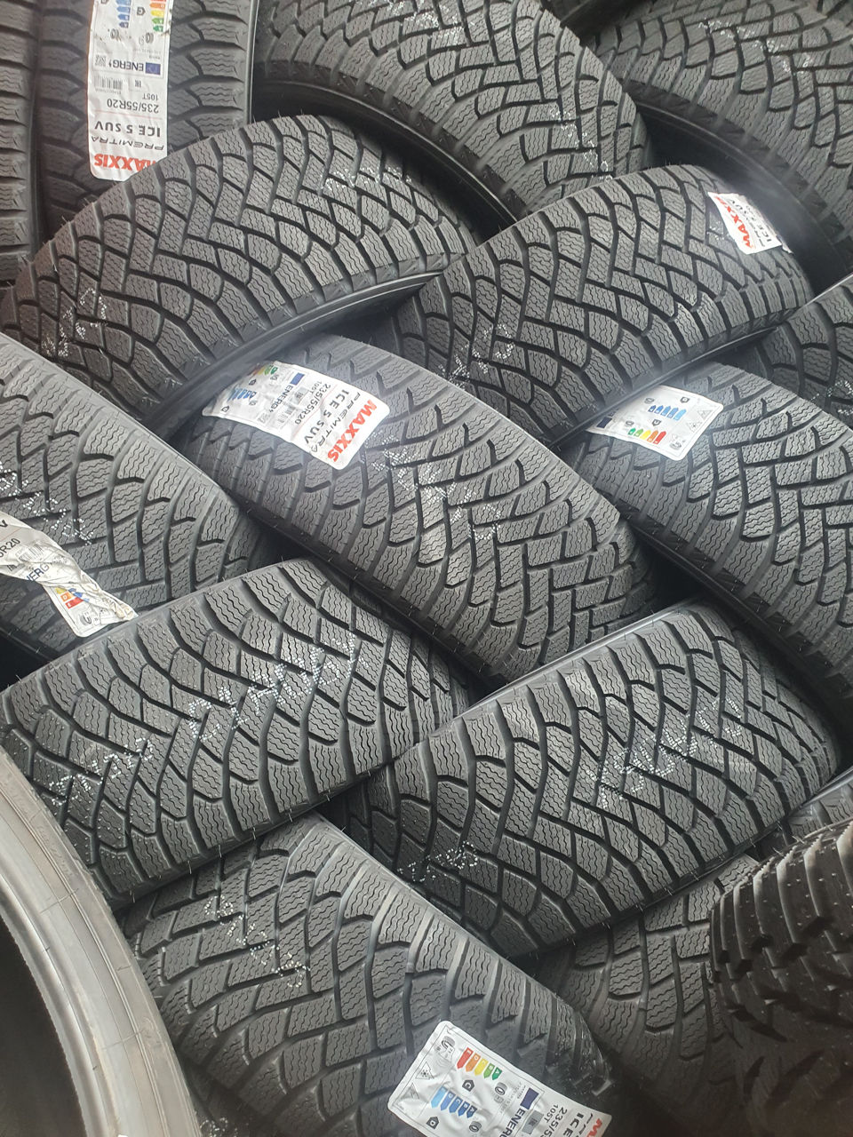 215 60 R17 Maxxis Model 2022