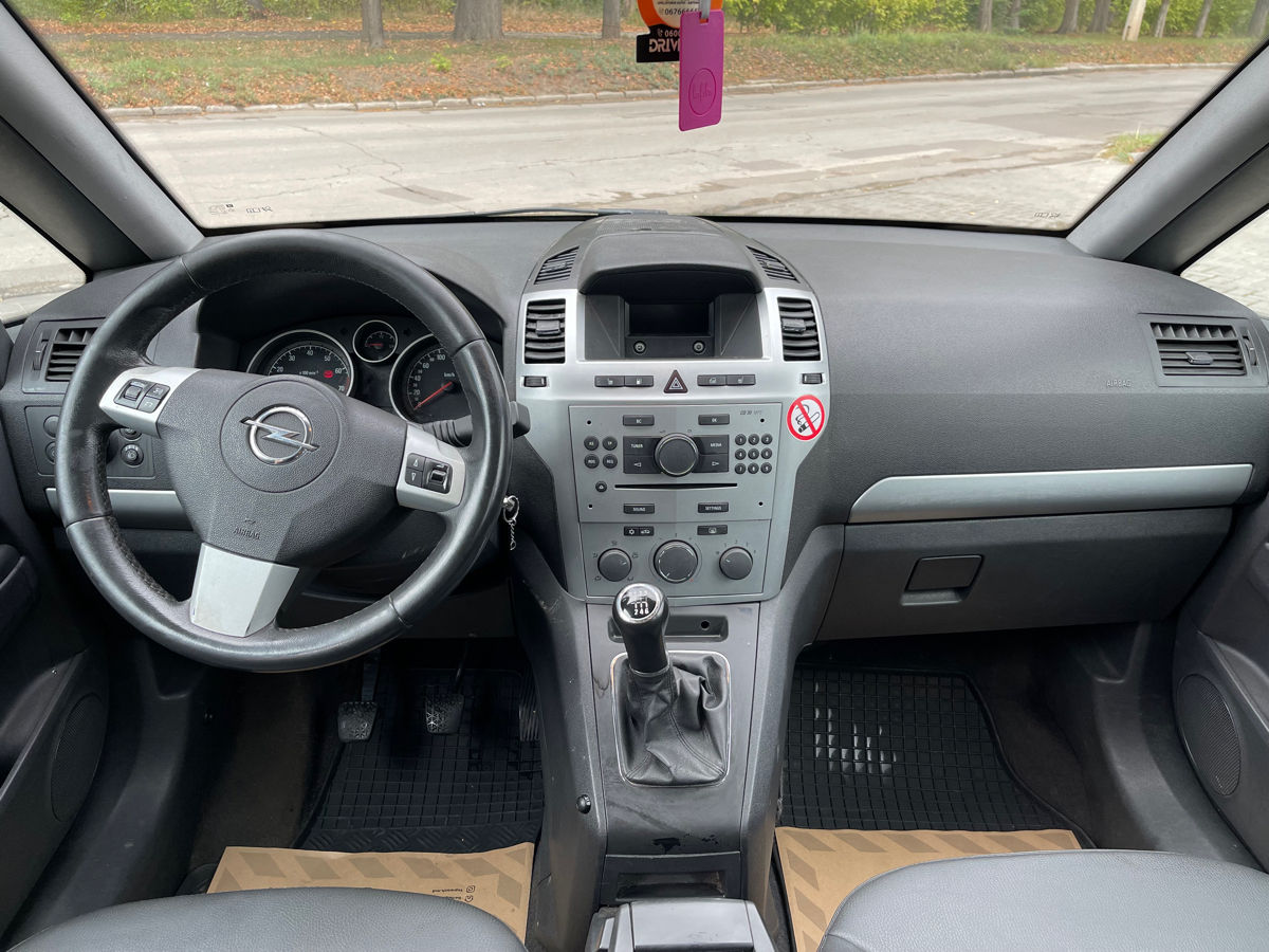 Opel Zafira фото 5