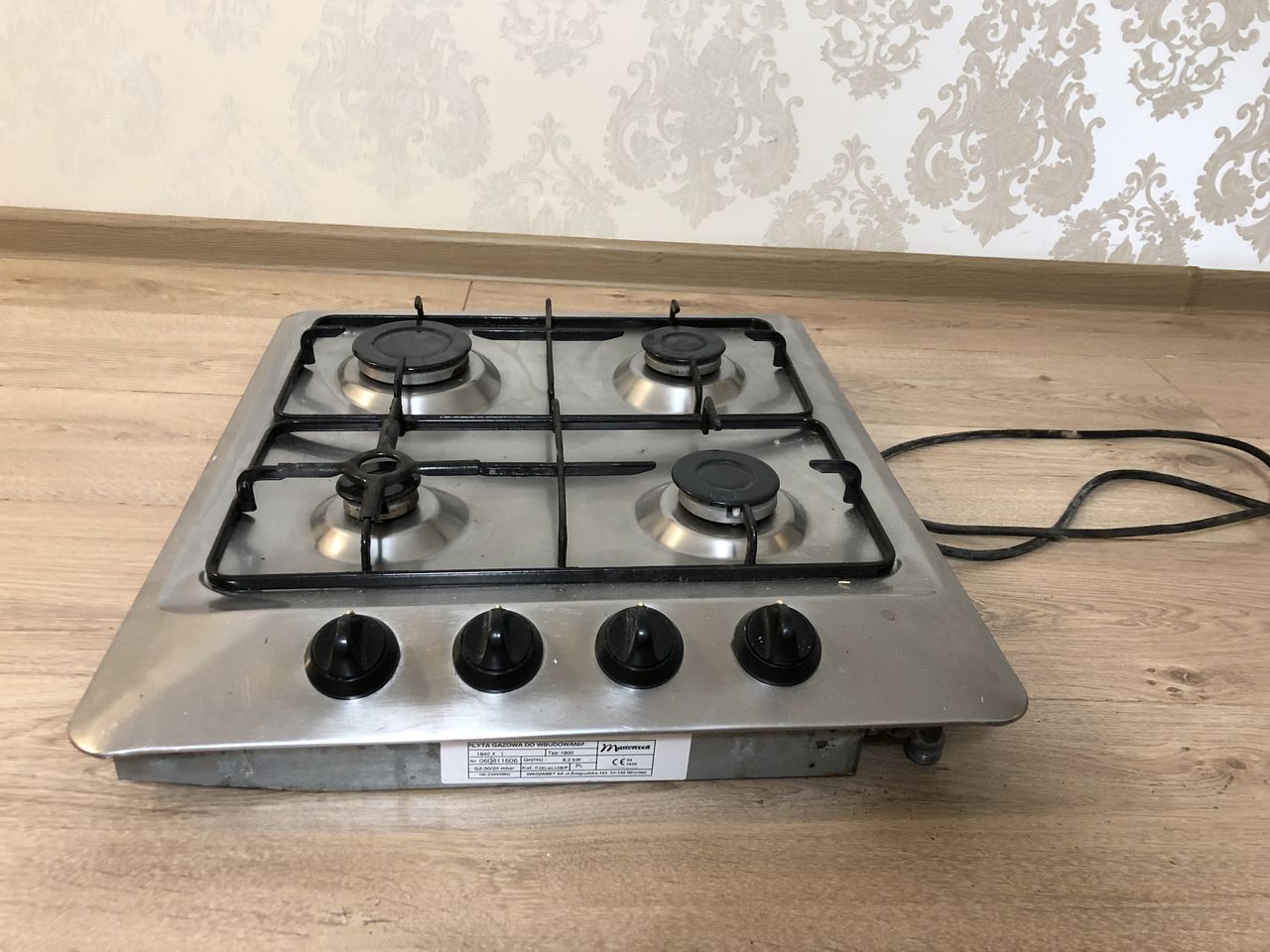 Продам газовую плиту с электроподжигом