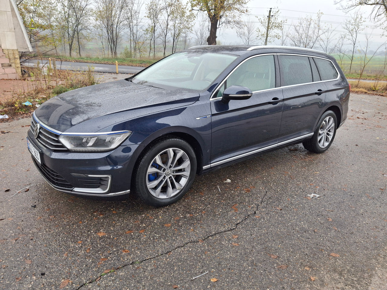 Volkswagen Passat 2015 г. с пробегом 197300 км, Плагин-гибрид (бензин), 12100 €