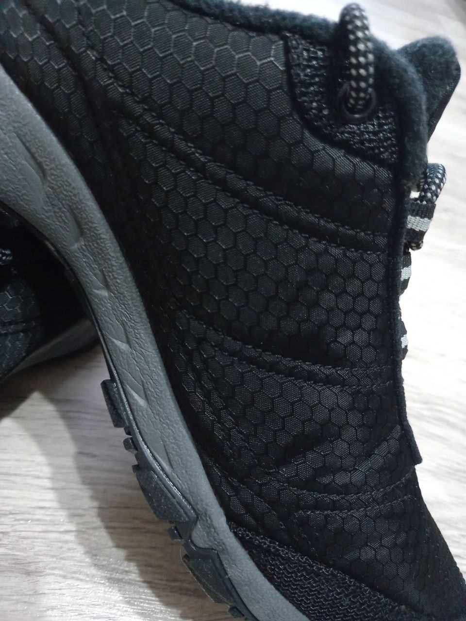 Очень качественные и удобные кроссовки Columbia. Размер 44