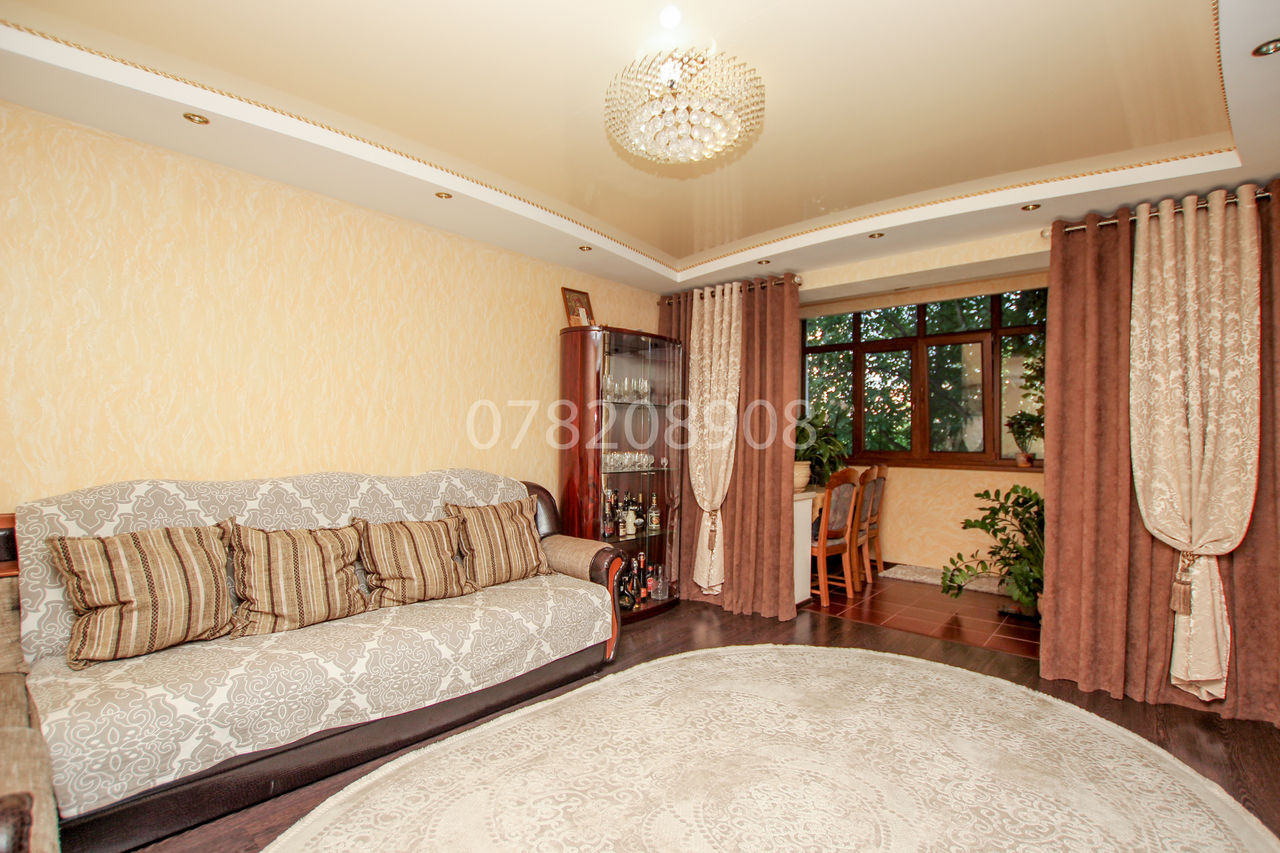 Apartament cu 4 camere 90 mp, Piata Delfin seria 135