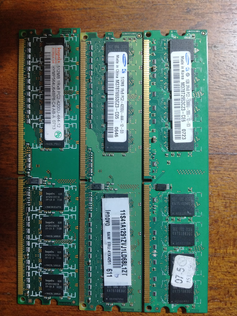 Продаю 3 плашки памяти ddr3