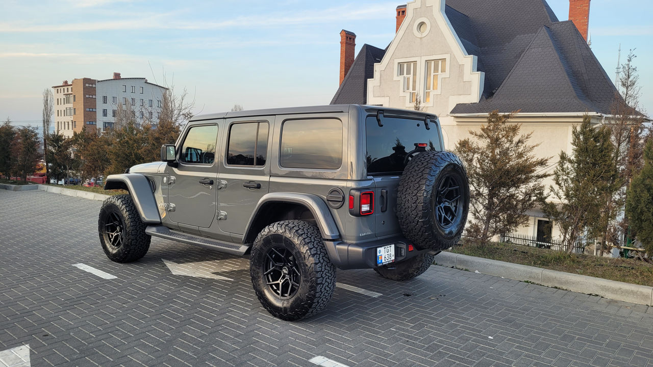 Jeep Wrangler фото 2