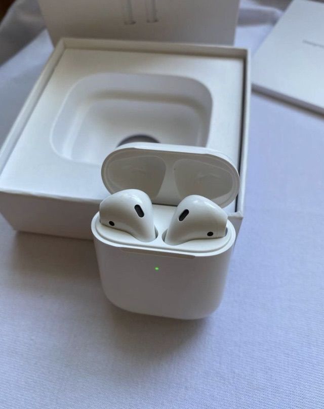 AirPods 2 с функцией беспроводной зарядки