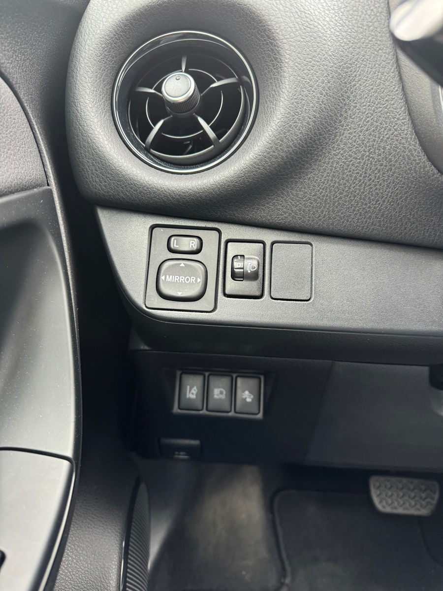 Toyota Yaris foto 7