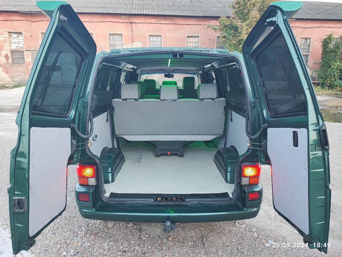 Volkswagen T4  - 7 locuri, Restaurat  Total.   8000 €  Preţ fix !!! foto 2