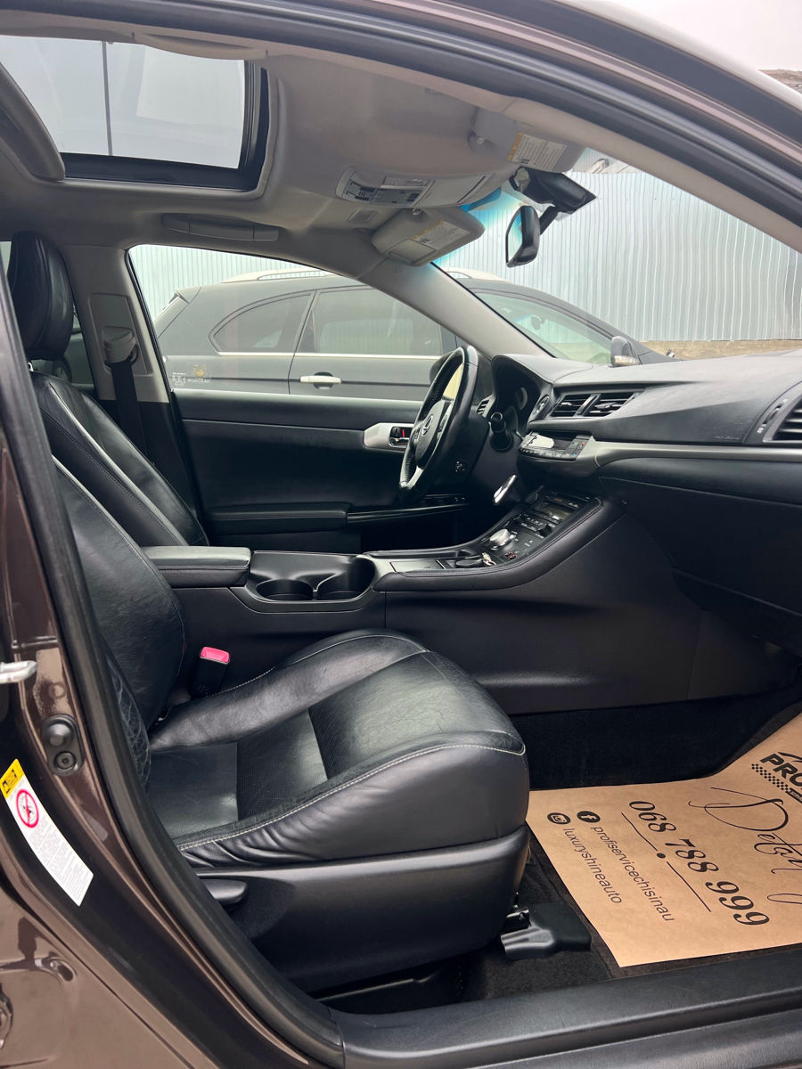 Lexus CT Series фото 9