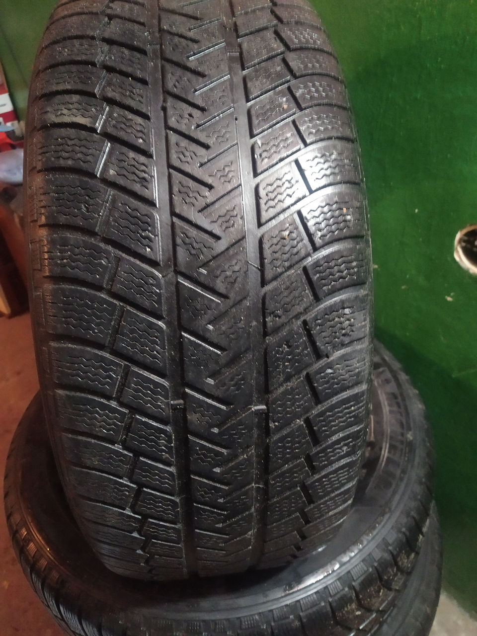 255 55 r18