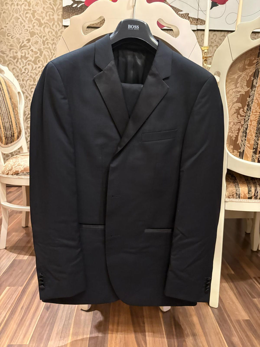 Costum Hugo Boss foto 0