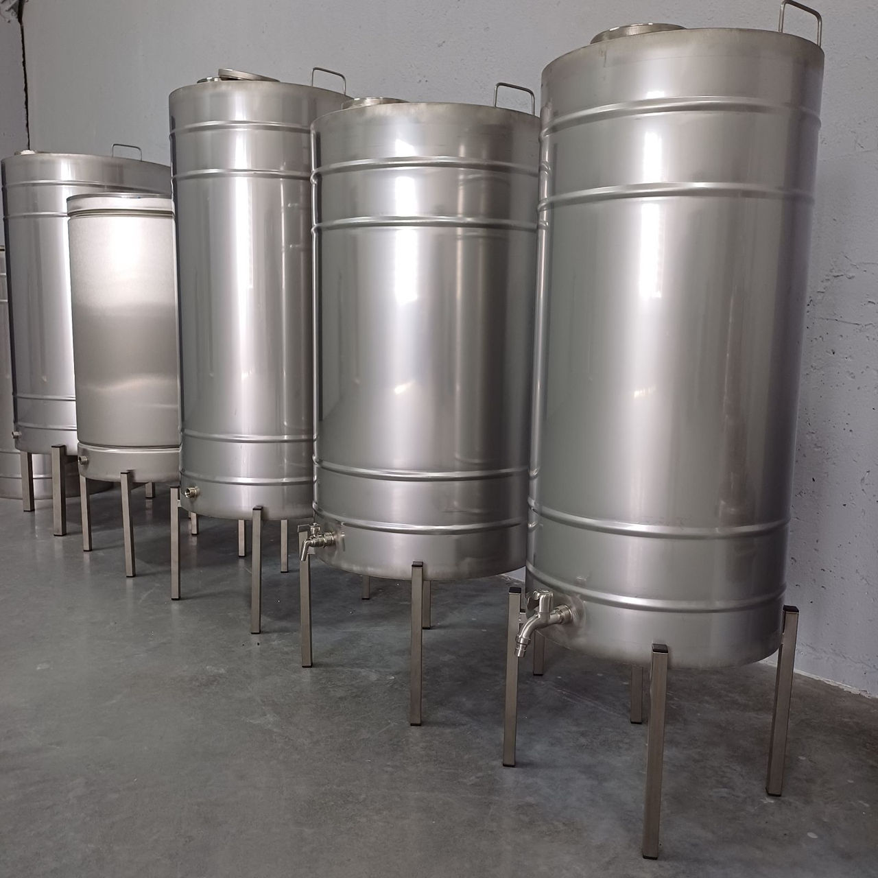 Butoi din inox, realizat din otel inoxidabil alimentar (AISI 304), astfel nu modifica proprietatile фото 8