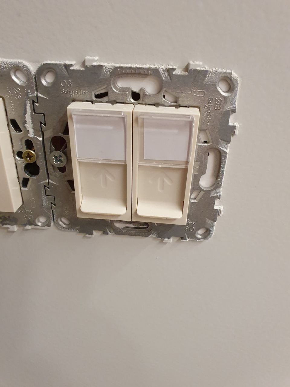 Furnitura Electrică de la Schneider Electric , Legrand și ABB foto 1