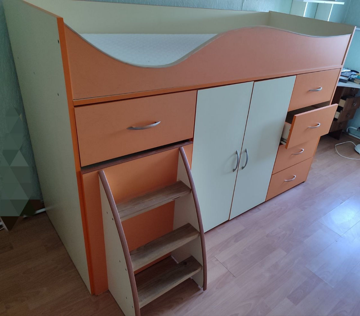 Se vinde pat la mansardă pentru copii cu zonă de lucru (second-hand) foto 9