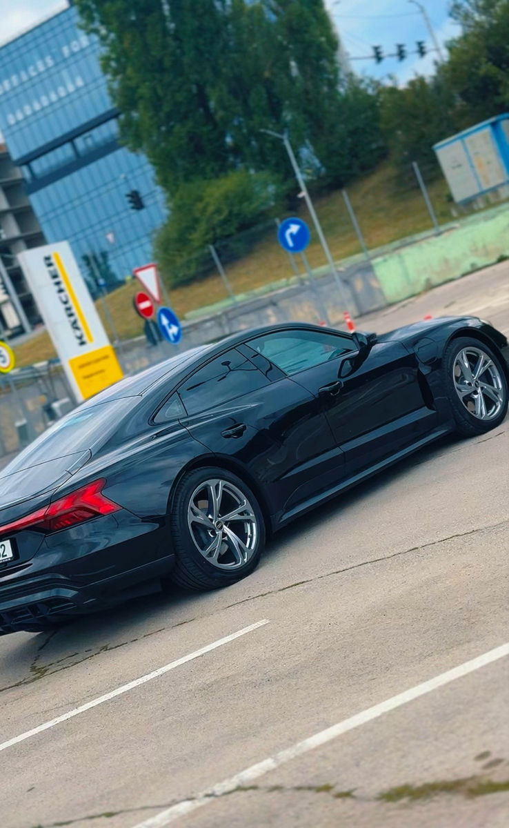 Audi E-tron GT foto 1