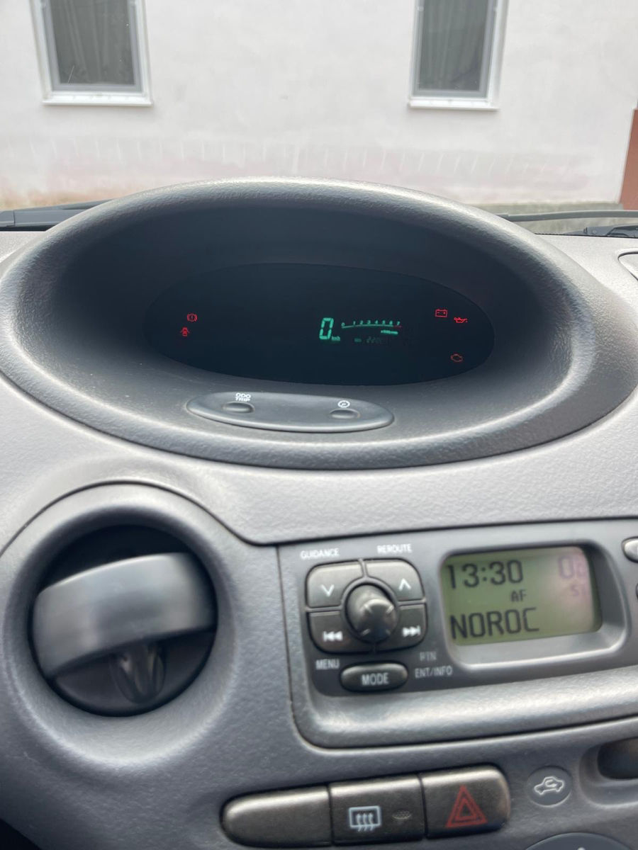 Toyota Yaris foto 2