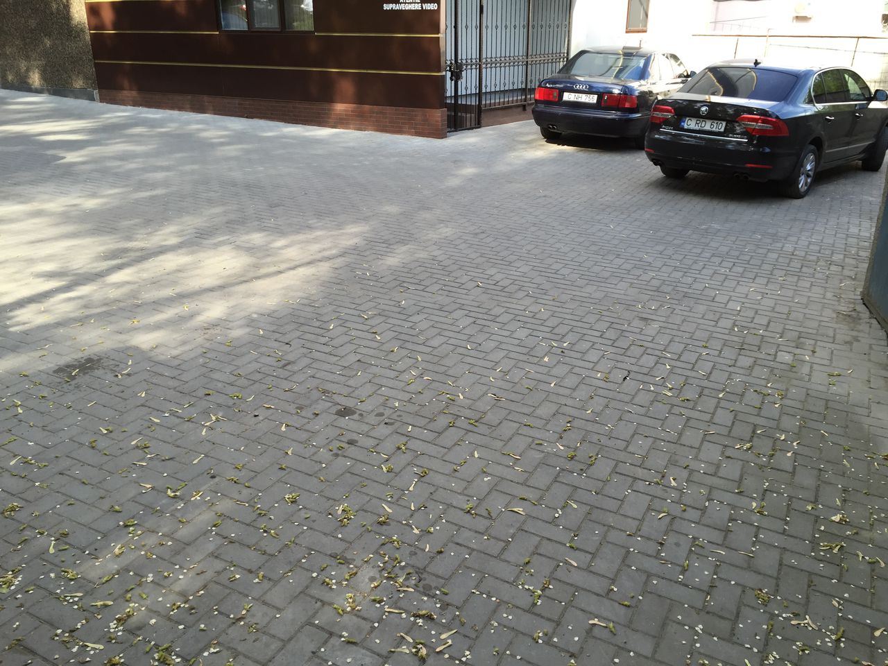 Centru,  subsol comercial, magazin sau depozit - 54 m2  -inaltimea podului 4m. foto 1