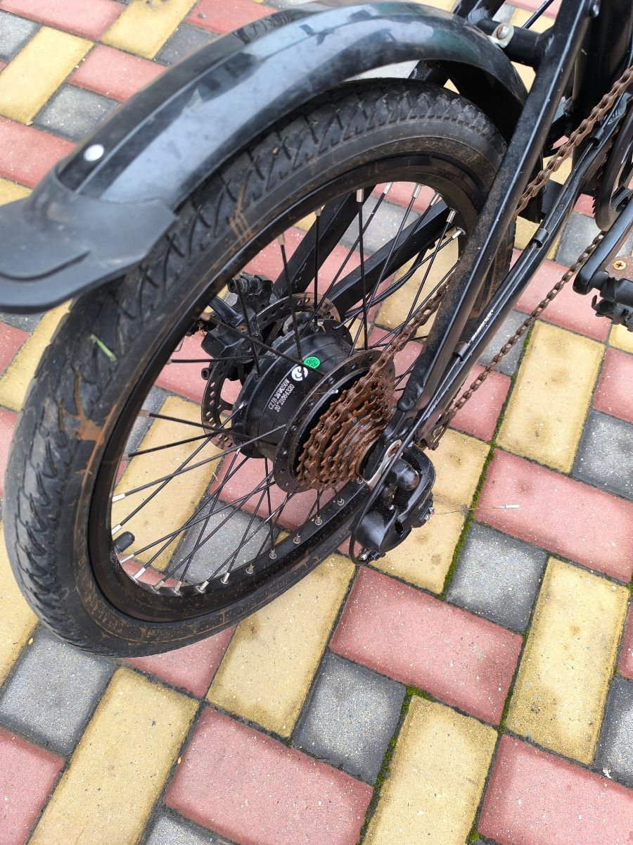 Bicicletă electrică foto 4