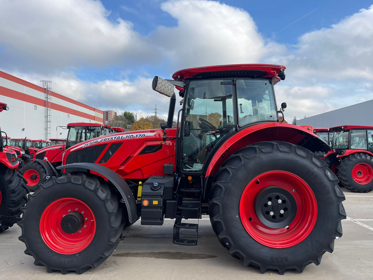 Tractor Zetor 170 Crystal 170 c.p. фото 0
