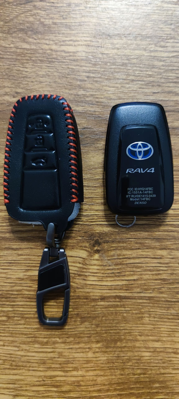Husa eco-piele și piele cheie Toyota 2019-2023 foto 0