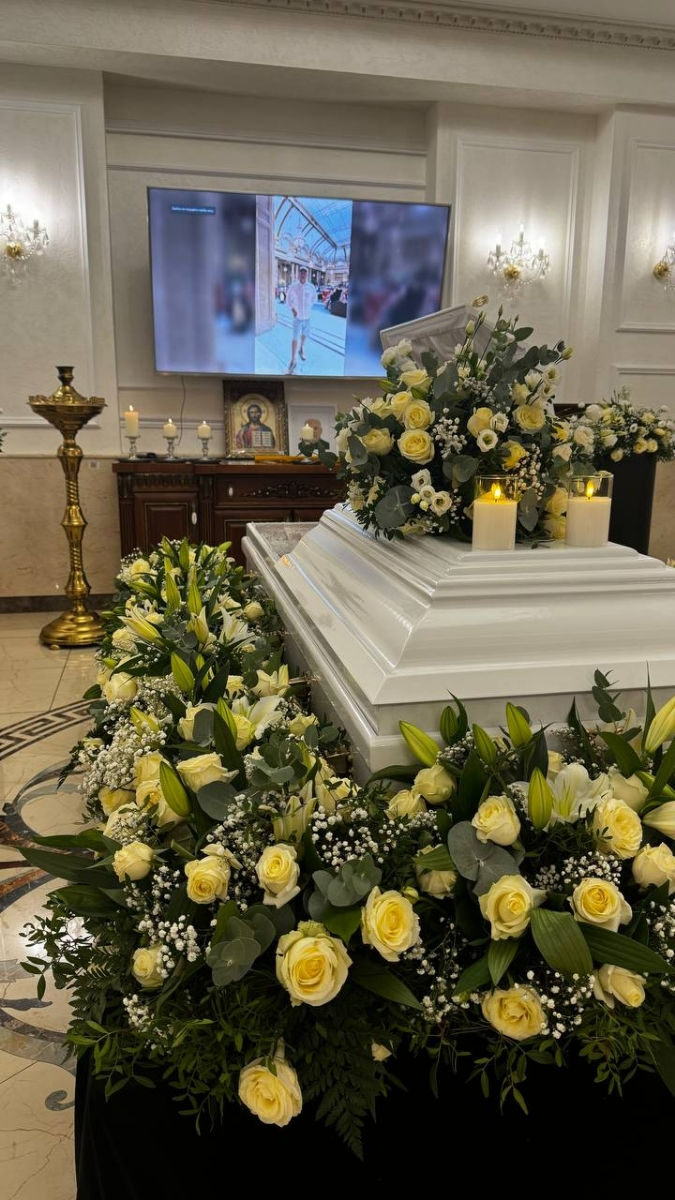 Coroane funerare din flori naturale foto 12