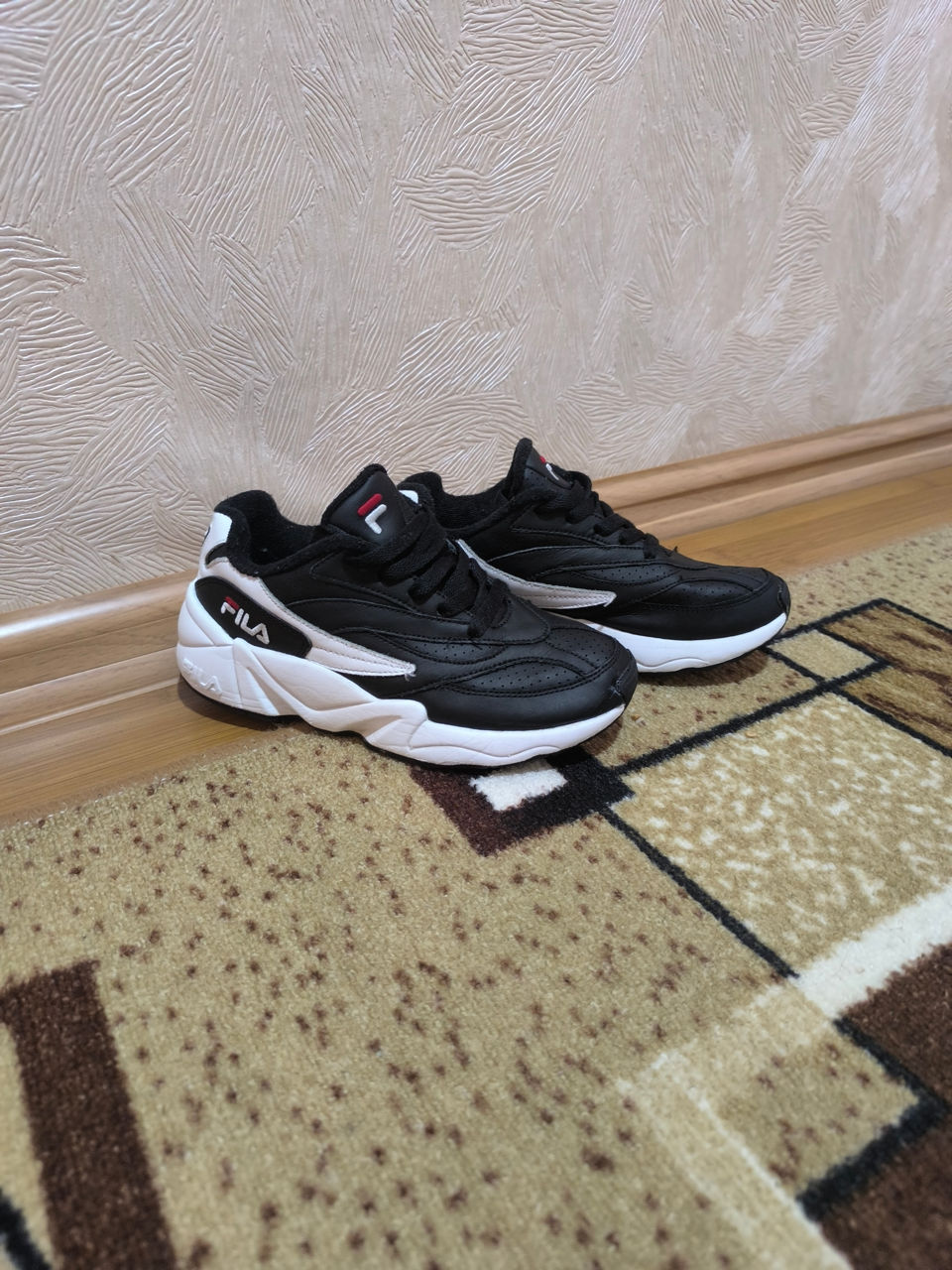Adidasi Fila foto 0