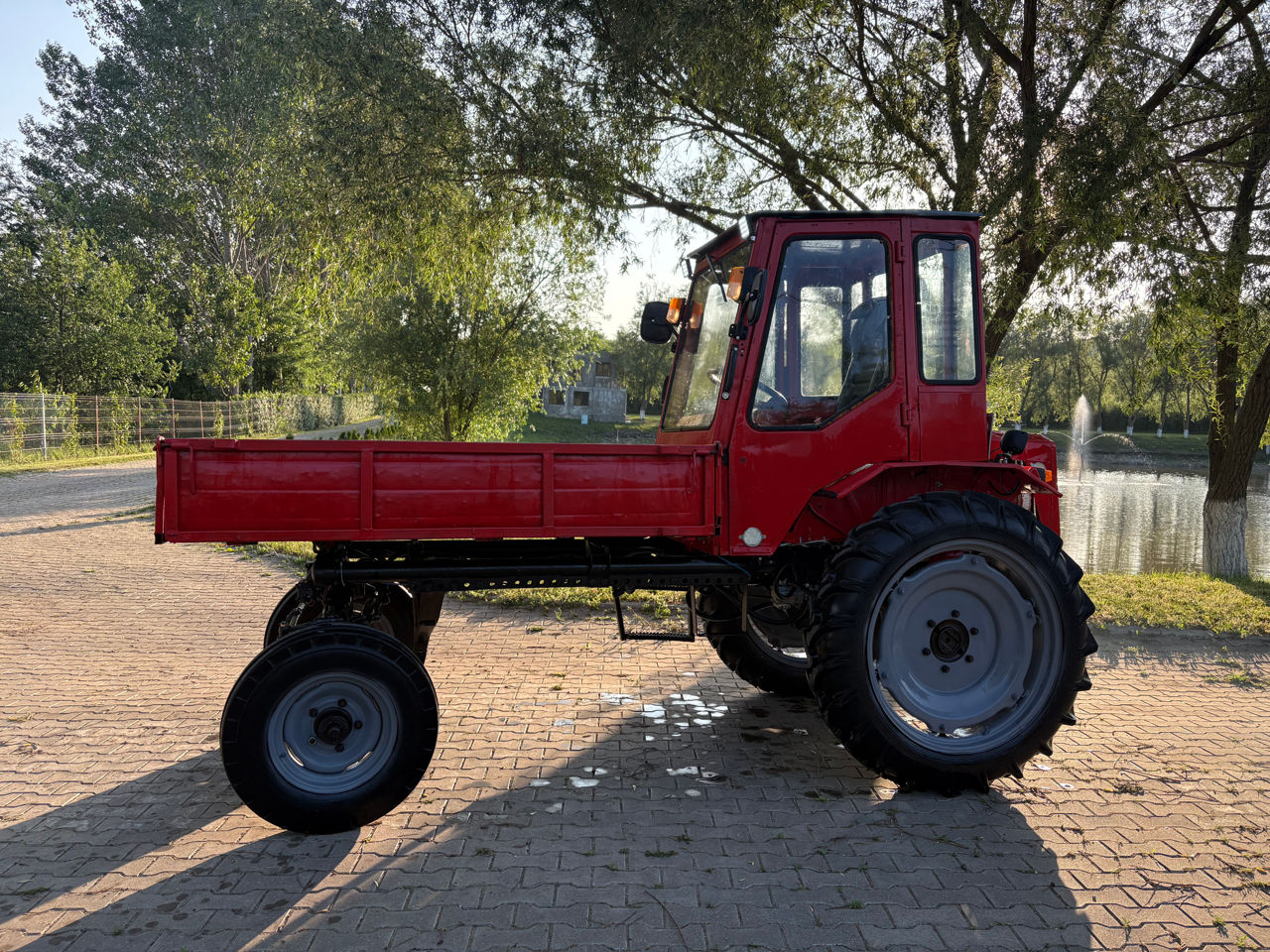 Tractor T16 foto 0