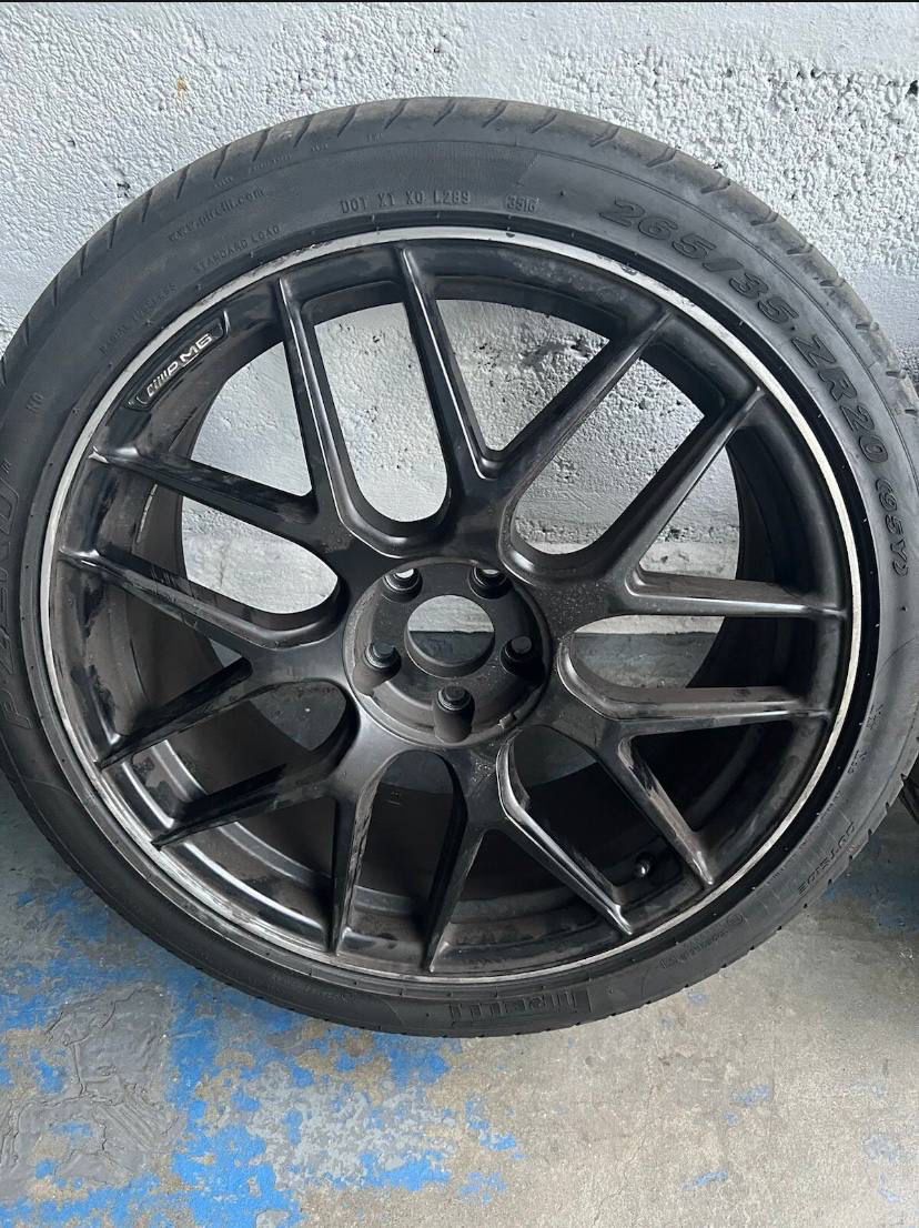 R20 295/30/20 (задние) 265/35/20 (передние)