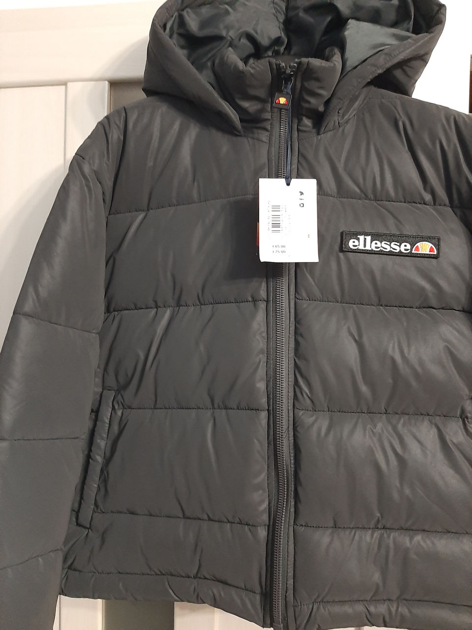 Новая фирменная женская куртка ELLESSE, размер EU 40