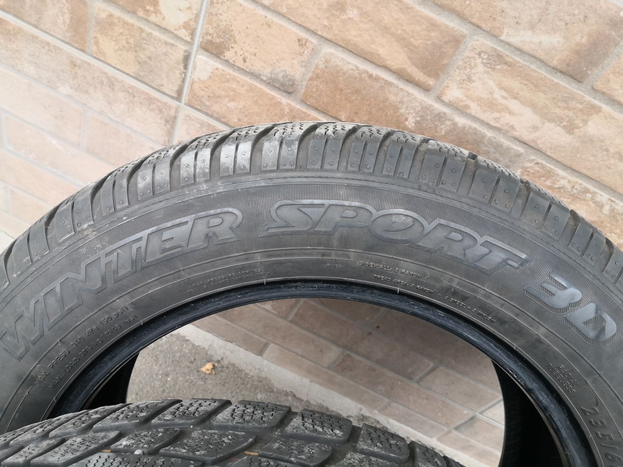 Spre vânzare Dunlop mărimea 235 60 R18
