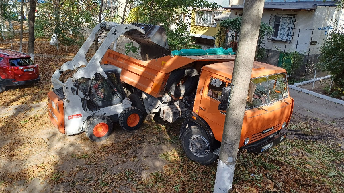 Услуги мини-экскаватора, Bobcat,kamaz.уборка снега foto 3