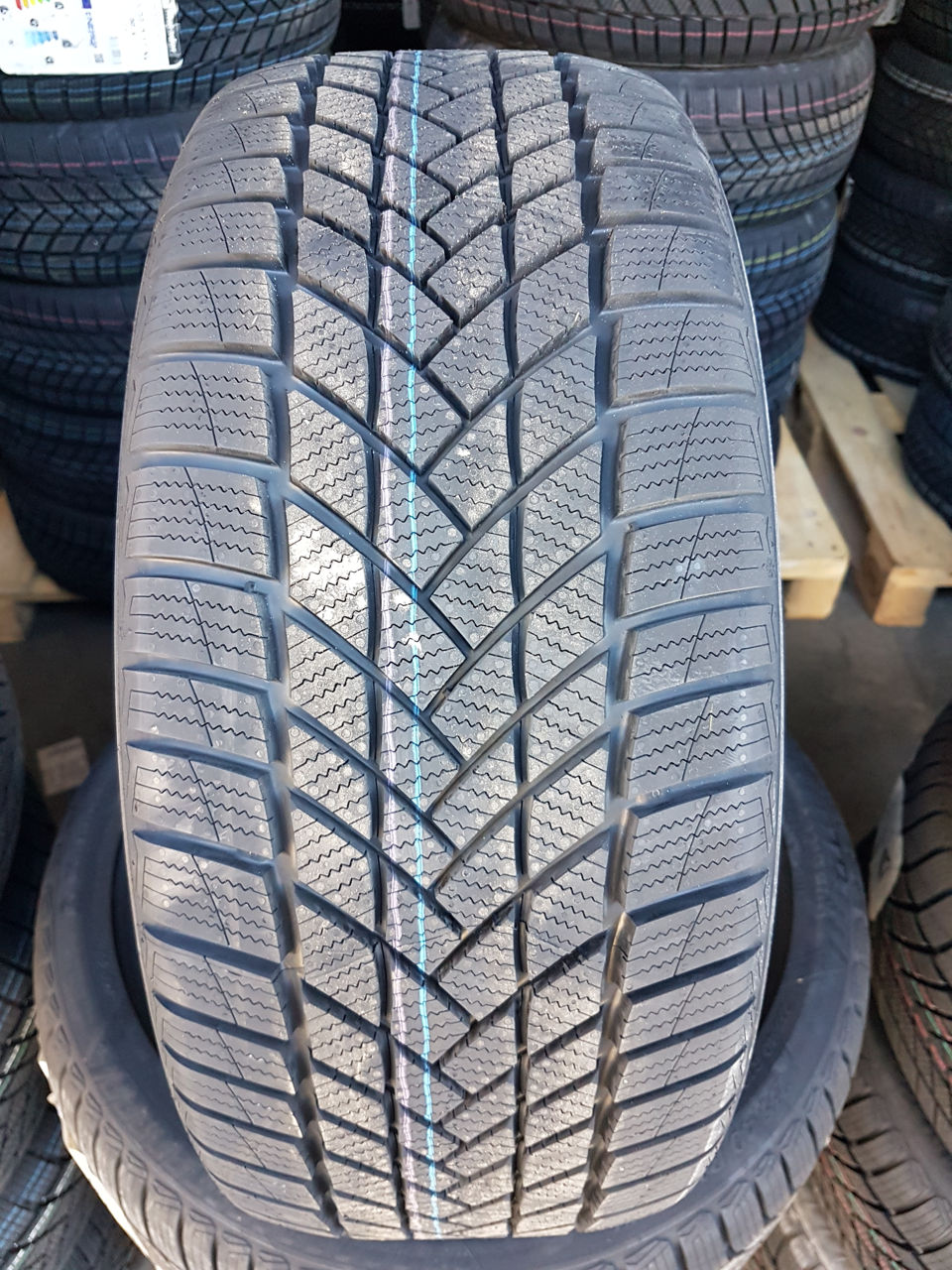 225/60 R18 Matador(Continental) Winter