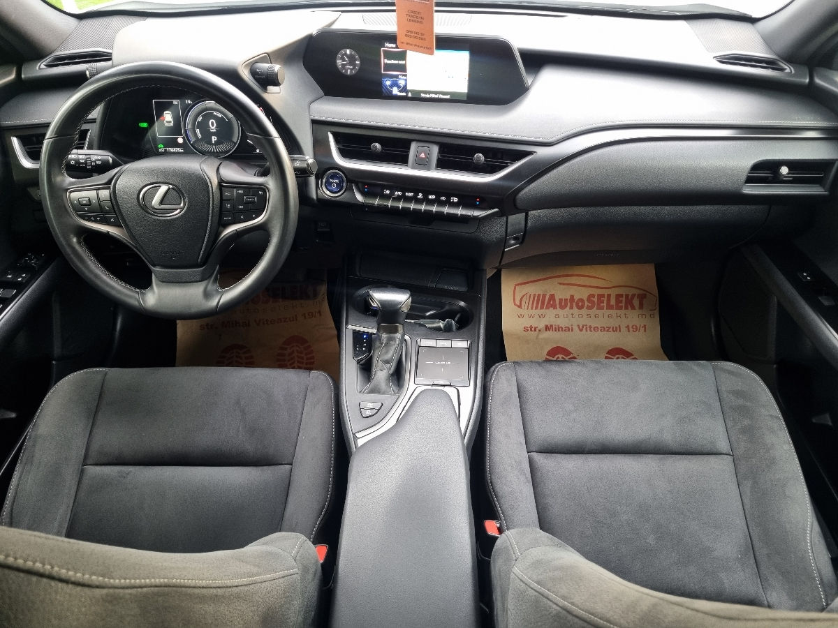 Lexus UX 2021 photo 11