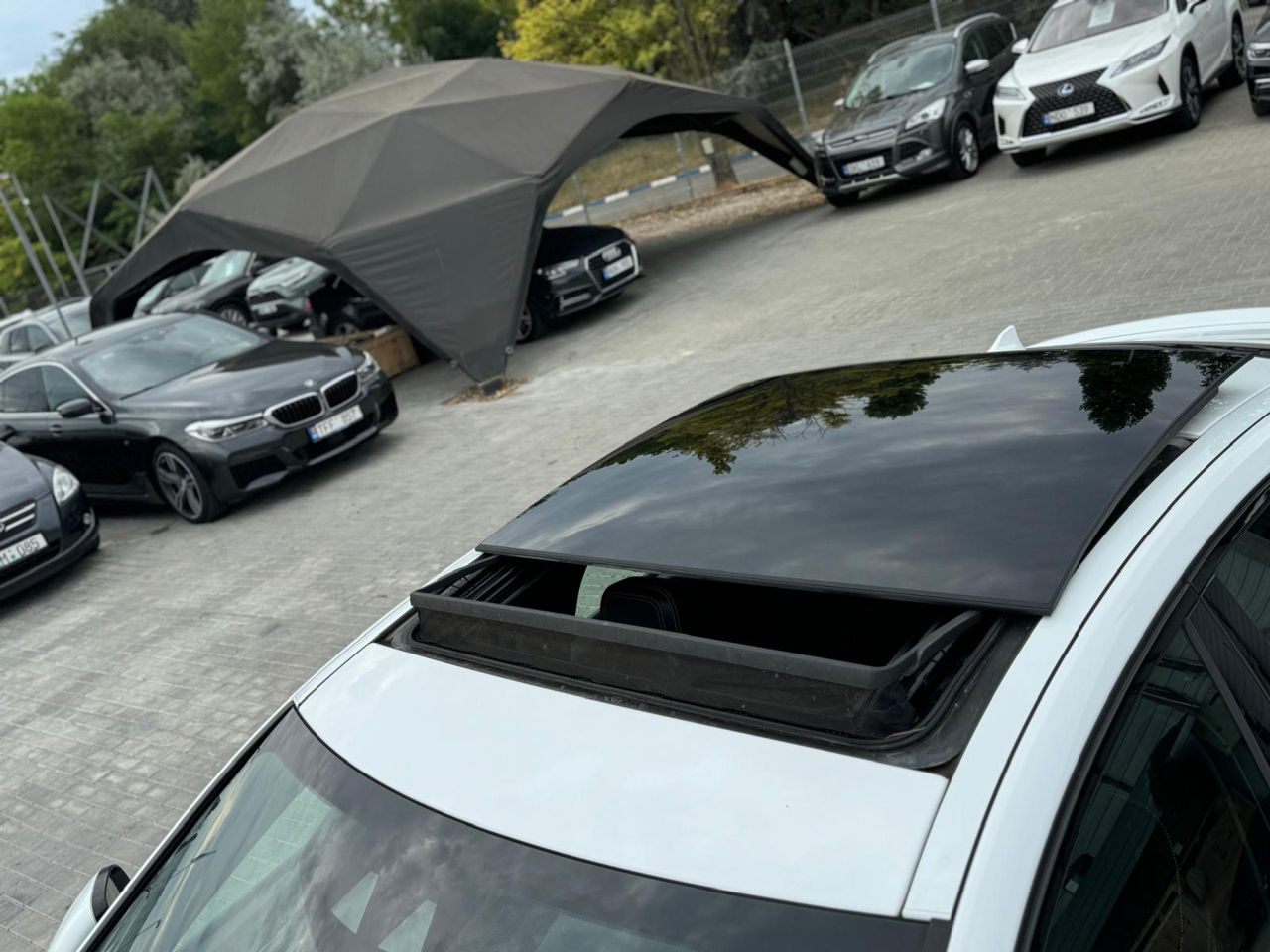 Jaguar XE foto 11