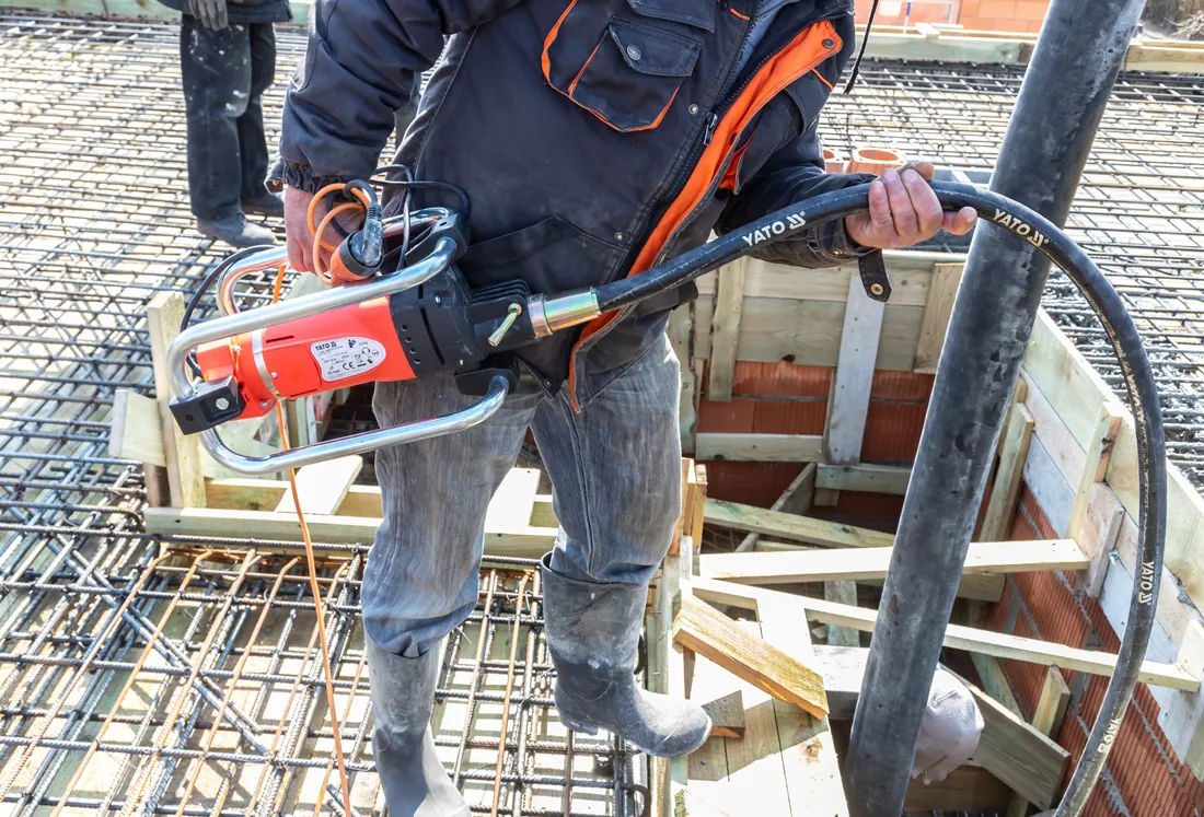 Vibrator de beton Yato 2300W foto 0