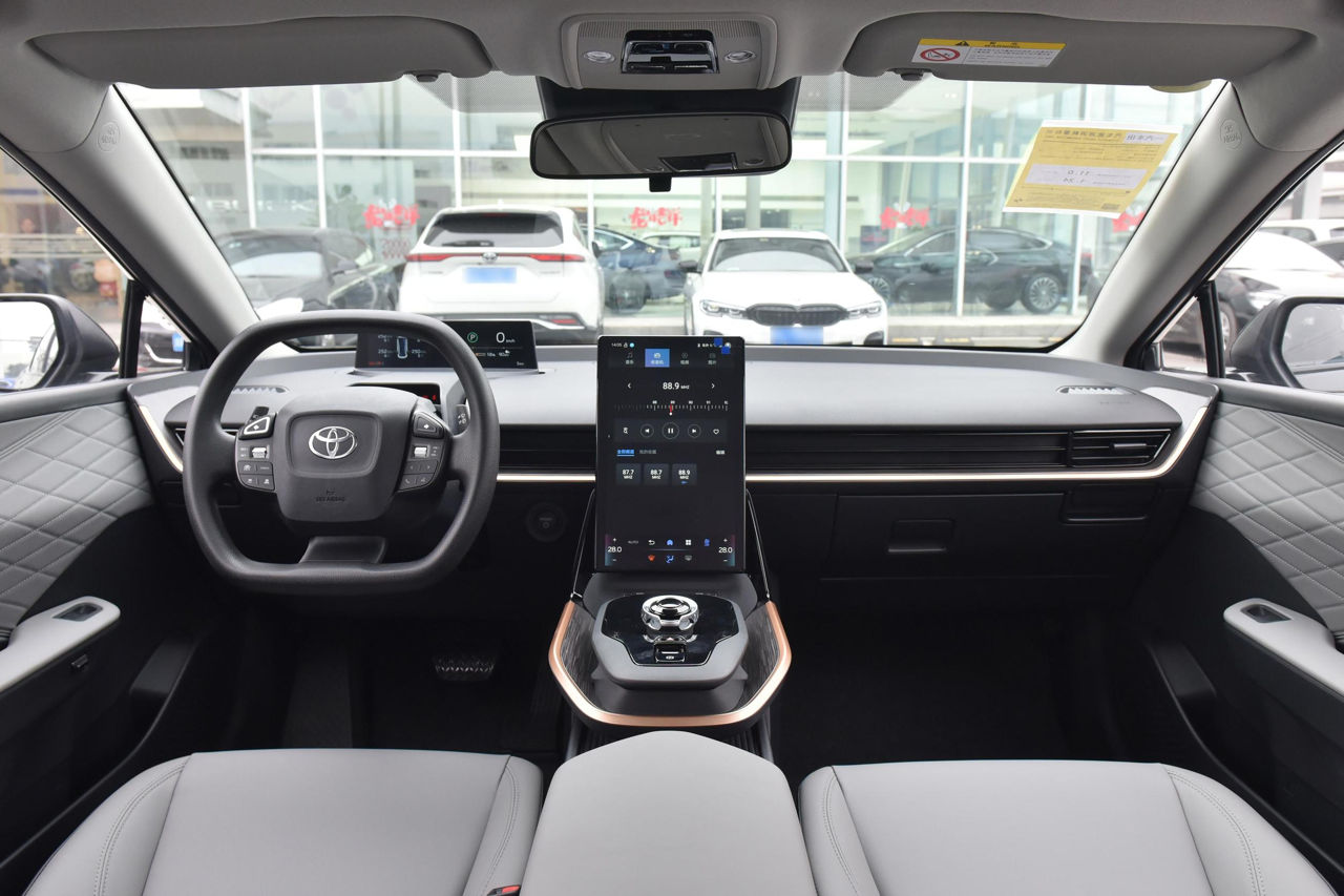 Toyota bZ3 фото 6